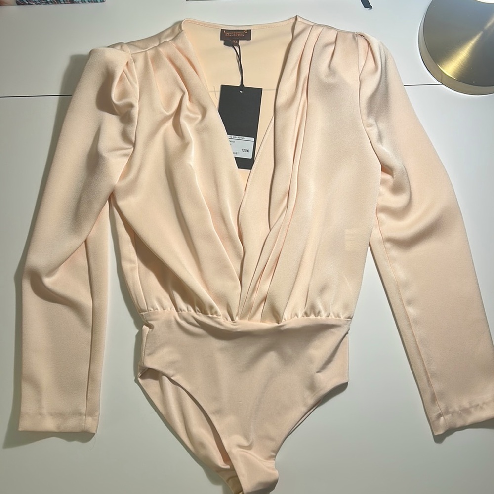 IQ COLLECTION. XS. BODY SUIT NEVER WORN